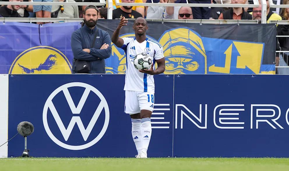 零容忍，沙尔克04就阿德杰伊遭种族歧视一事向德国警方报案