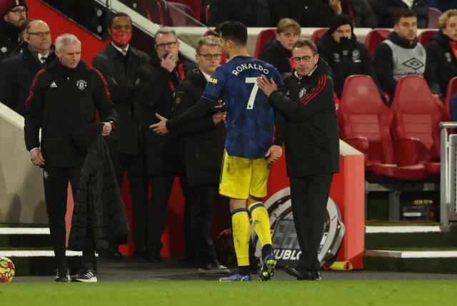 C罗为啥刚来就要走？有代沟 曼联年轻人不听他话！